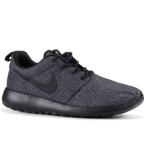Nike Shoes - Nike Roshe Run Print Women's Sneakers Size 8.5M